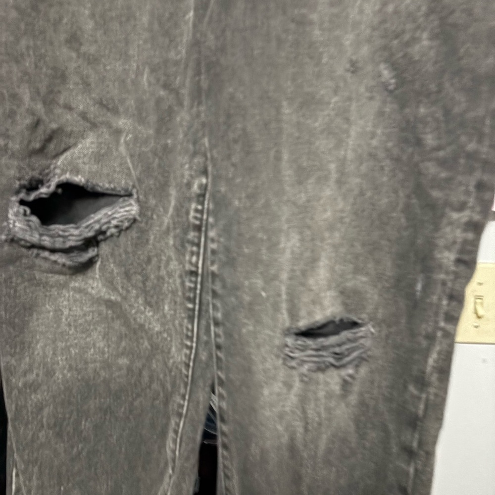 Distressed Black Women's cropped Jeans - Picture 2 of 5